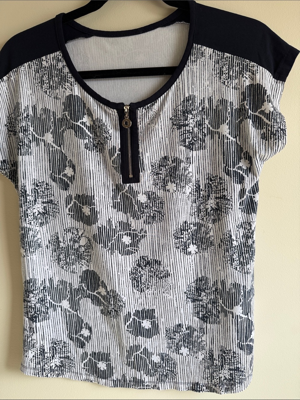 Navy & White Floral Zip-Front Women's Top